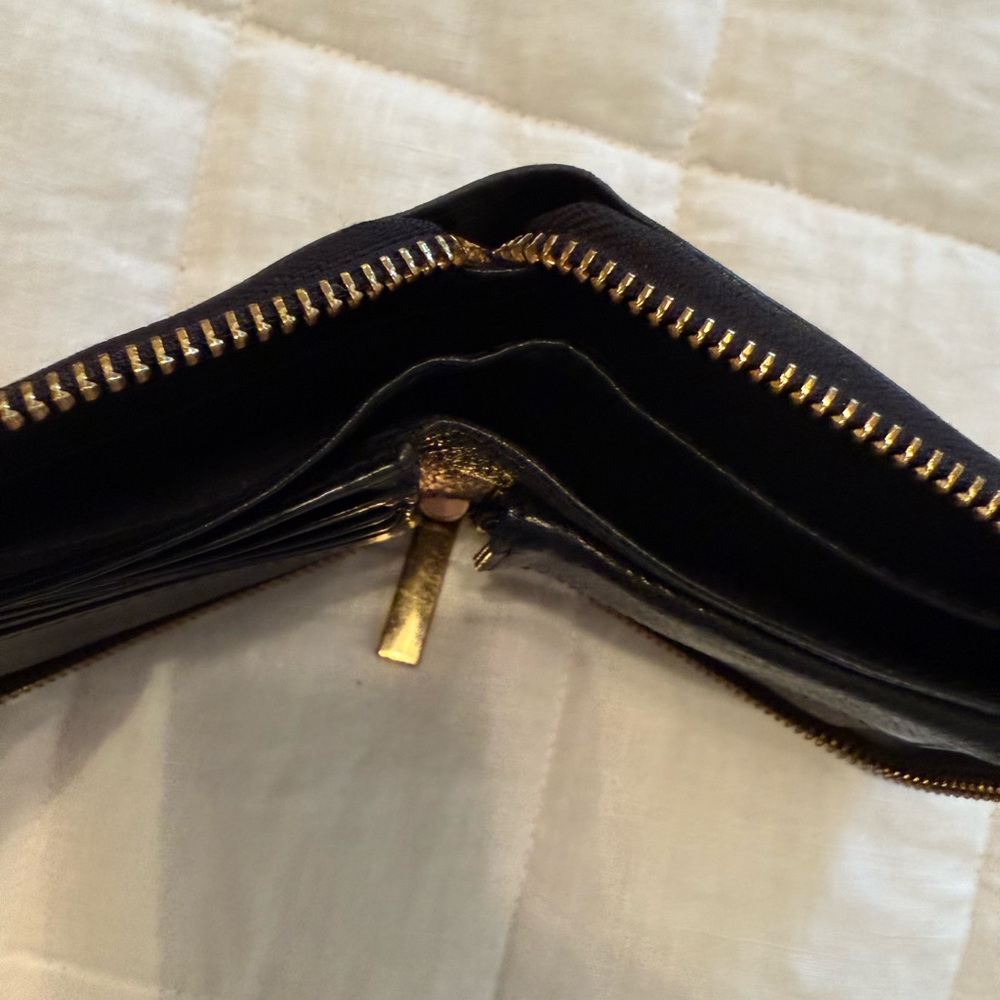Tory Burch Black Leather Zip Wallet - Picture 5 of 8